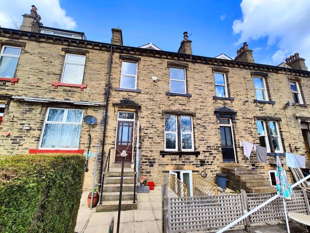 3 bed Mid Terraced House for rent in Lumbrook. From Marsh and Marsh - Halifax