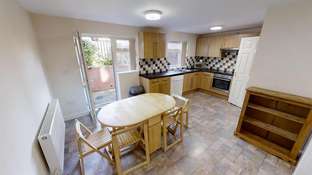 6 bed Detached for rent in Sheffield. From Broomhill Property Shop - Sheffield