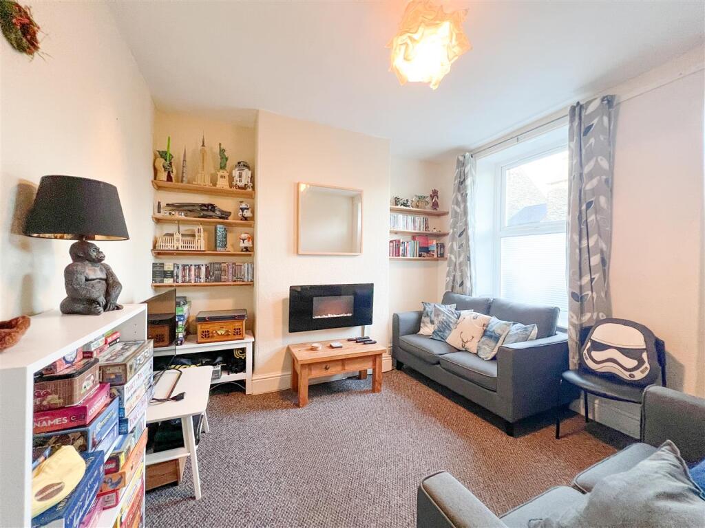 3 bed Detached for rent in Sheffield. From Broomhill Property Shop - Sheffield