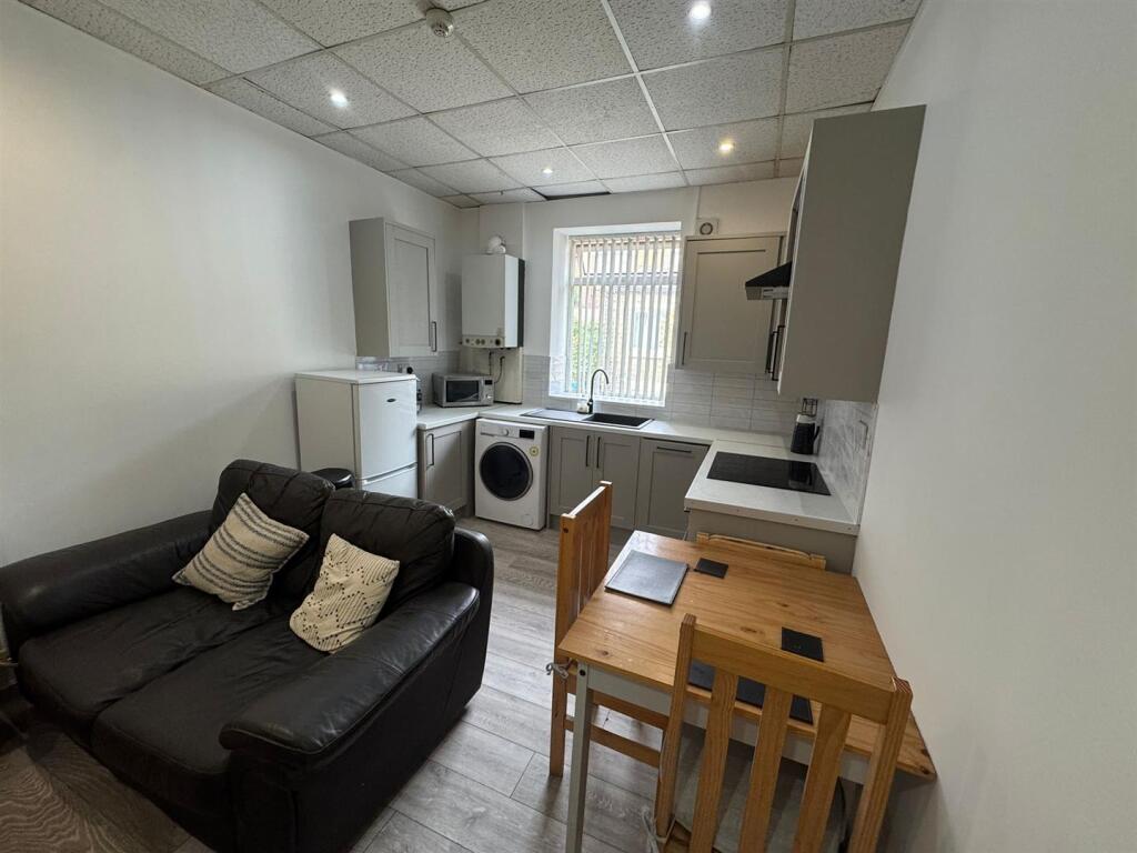 1 bed 1st Floor Flat for rent in Sheffield. From Broomhill Property Shop - Sheffield