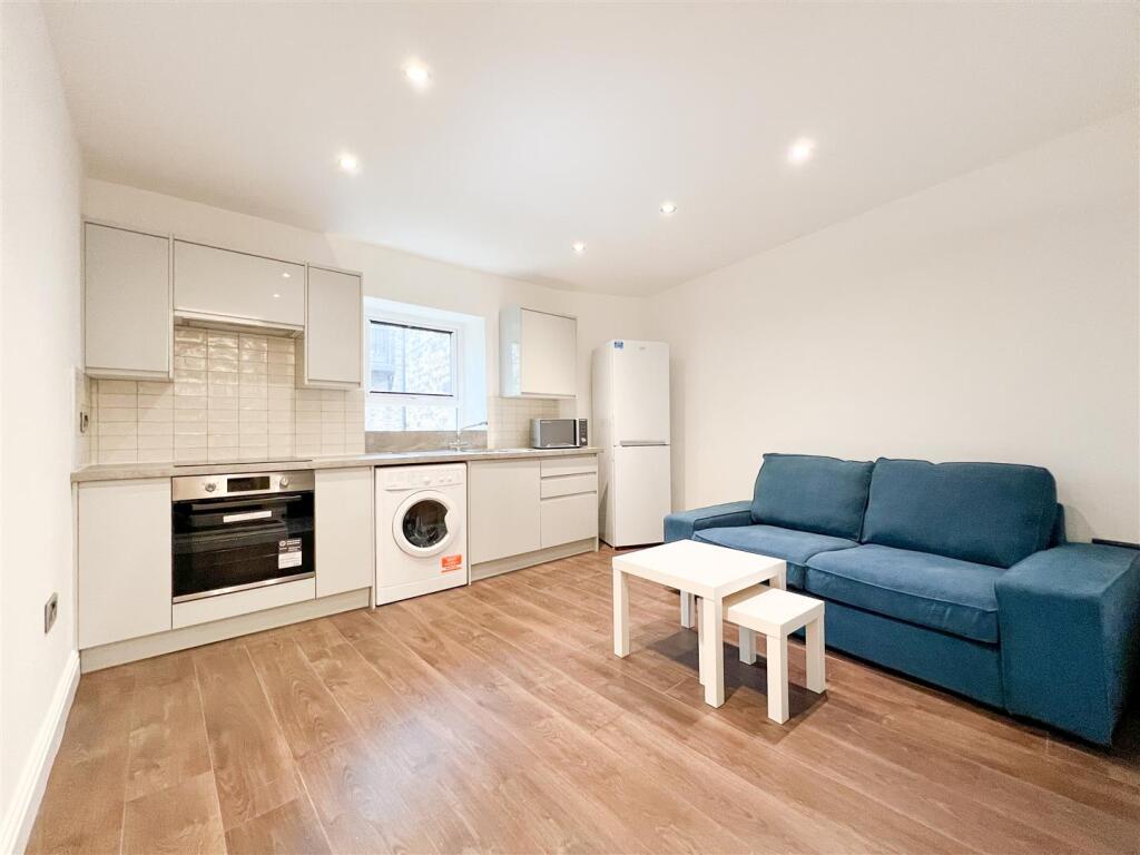 2 bed 1st Floor Flat for rent in Sheffield. From Broomhill Property Shop - Sheffield 2 bed 1st Floor Flat for rent in Sheffield. From Broomhill Property Shop - Sheffield