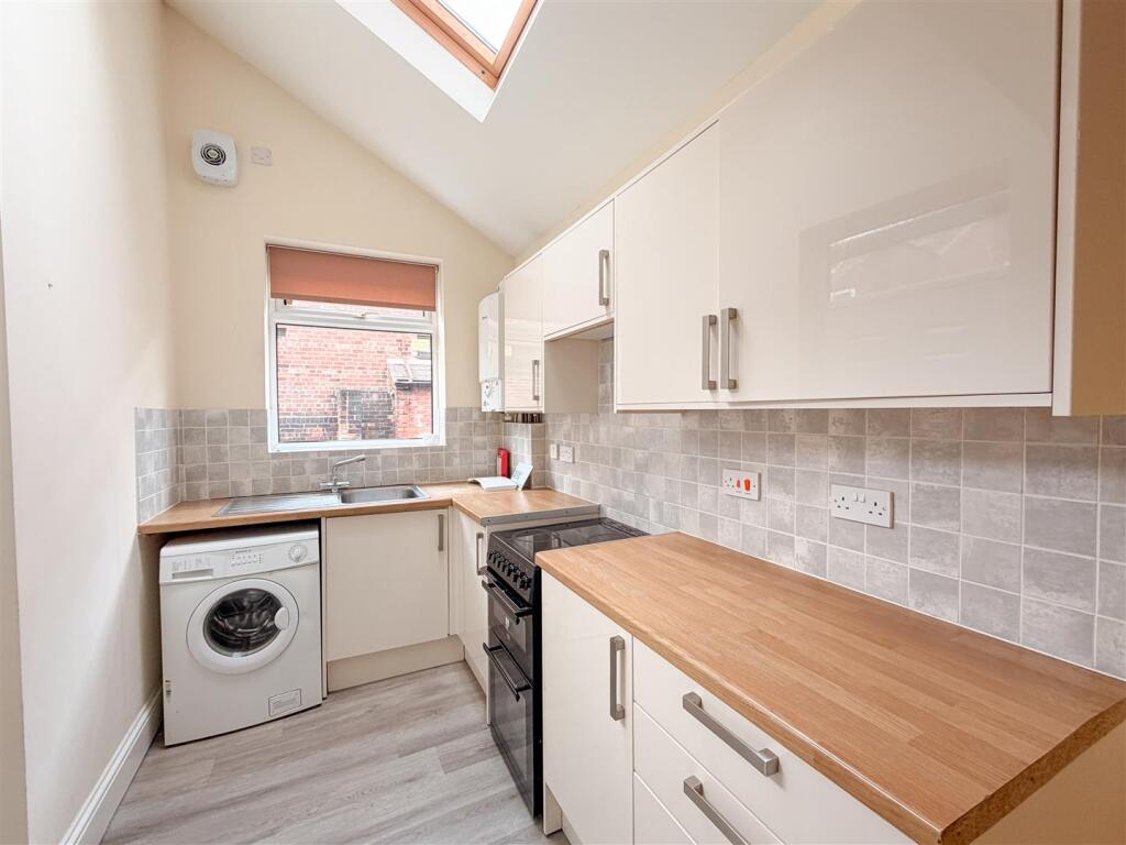 4 bed Detached for rent in Sheffield. From Broomhill Property Shop - Sheffield
