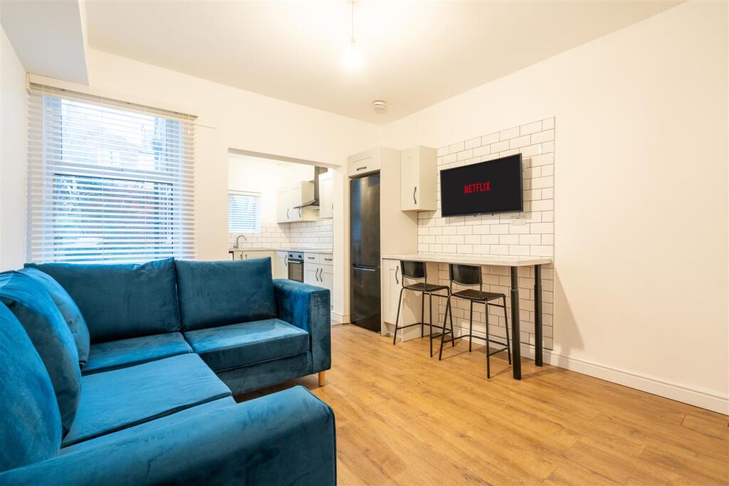 5 bed Detached for rent in Sheffield. From Broomhill Property Shop - Sheffield