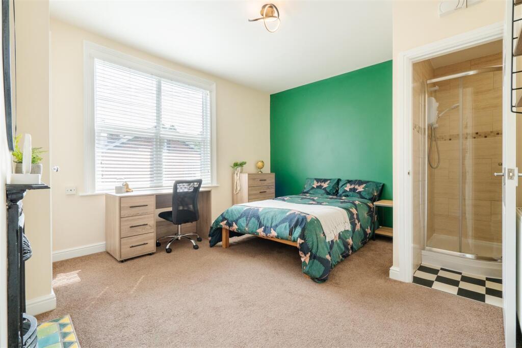 5 bed Detached for rent in Sheffield. From Broomhill Property Shop - Sheffield