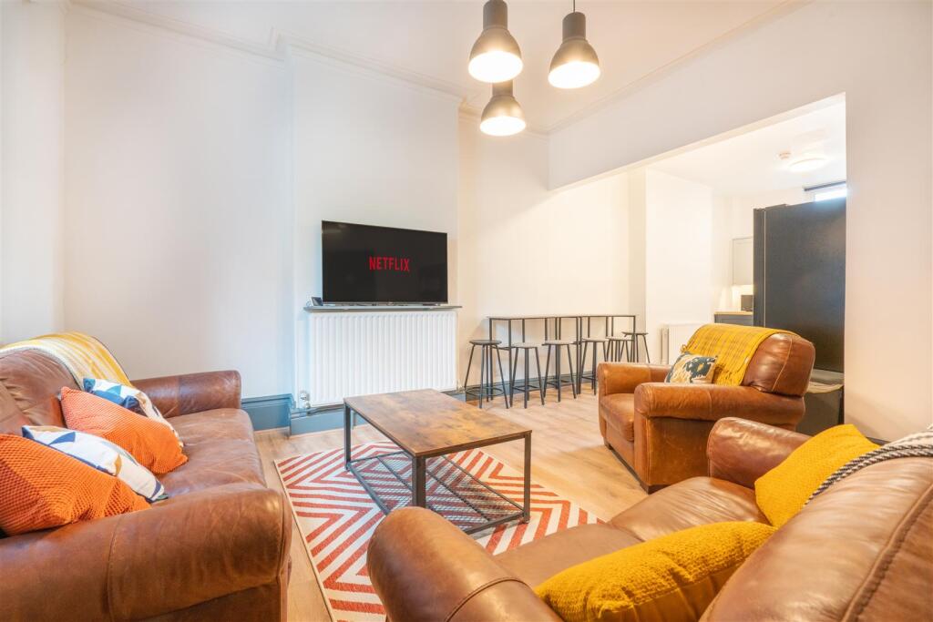 5 bed Detached for rent in Sheffield. From Broomhill Property Shop - Sheffield