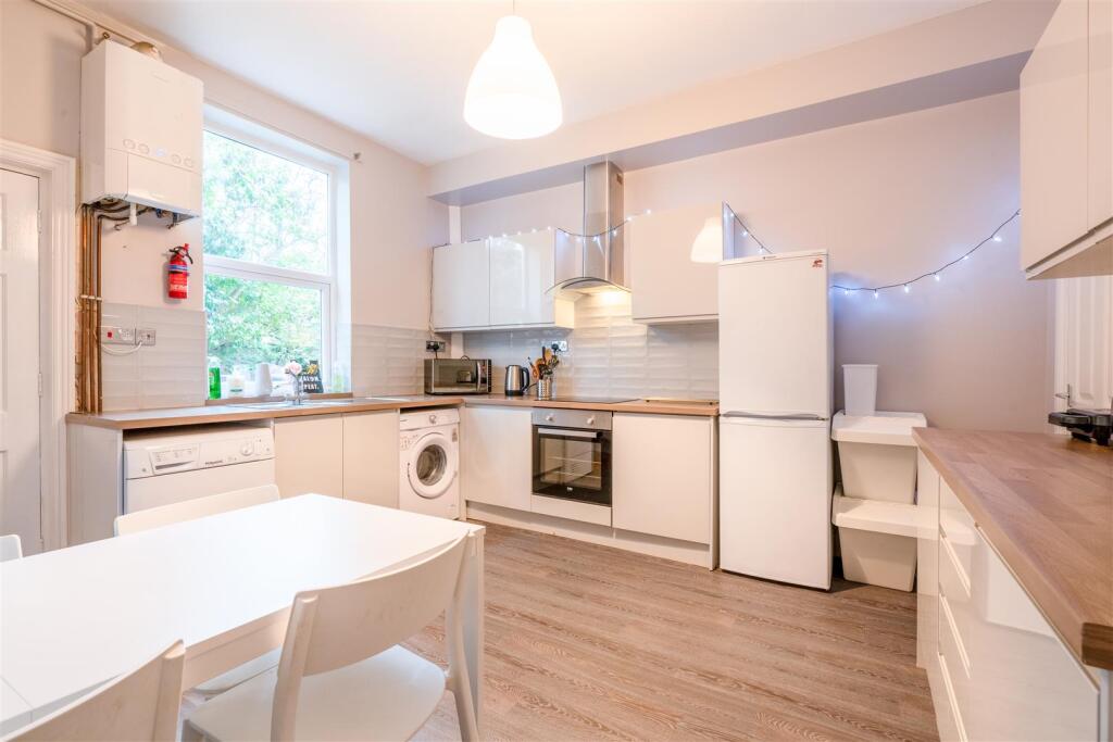 3 bed Detached for rent in Sheffield. From Broomhill Property Shop - Sheffield 3 bed Detached for rent in Sheffield. From Broomhill Property Shop - Sheffield