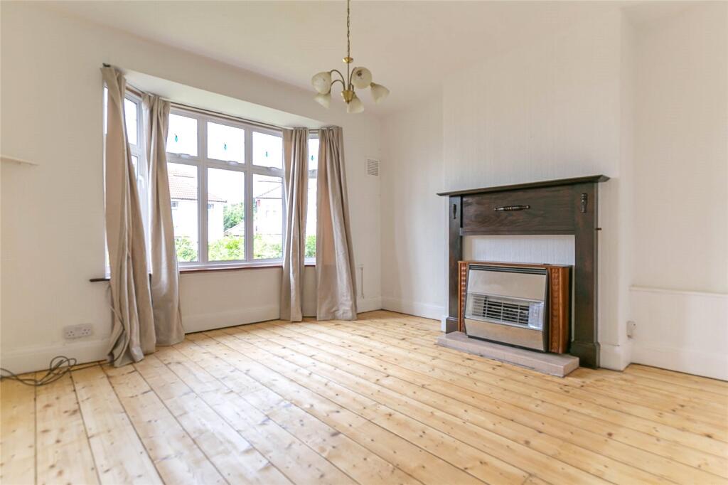 4 bed Mid Terraced House for rent in Bristol. From CJ Hole - Bishopston