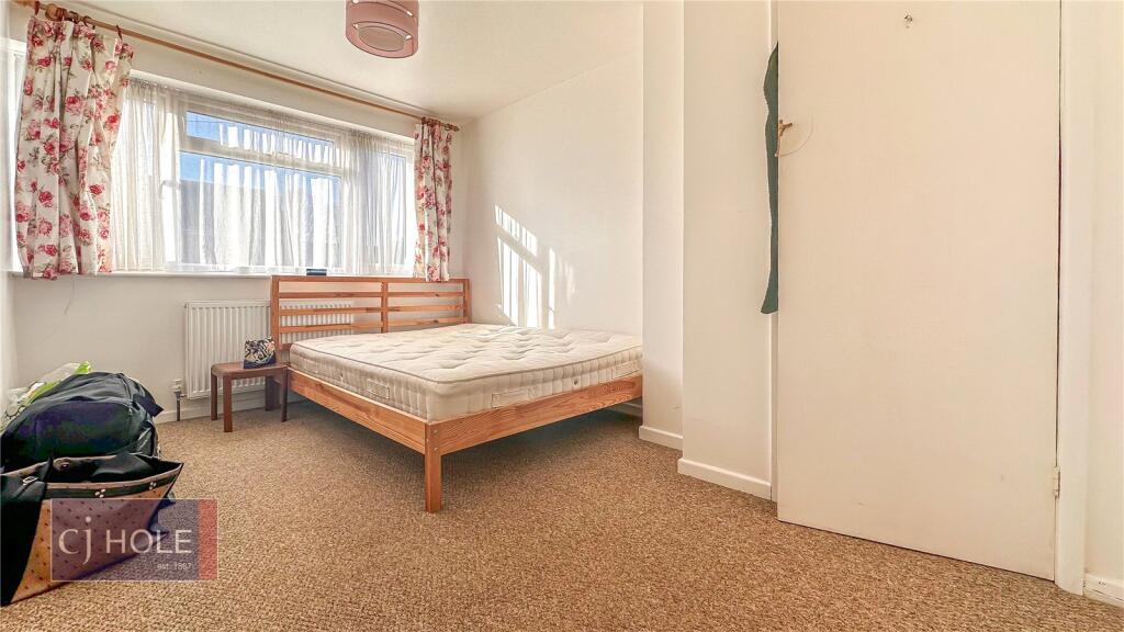 3 bed Mid Terraced House for rent in Bristol. From CJ Hole - Bishopston