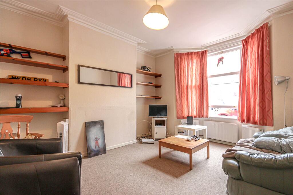 4 bed Mid Terraced House for rent in Bristol. From CJ Hole - Bishopston