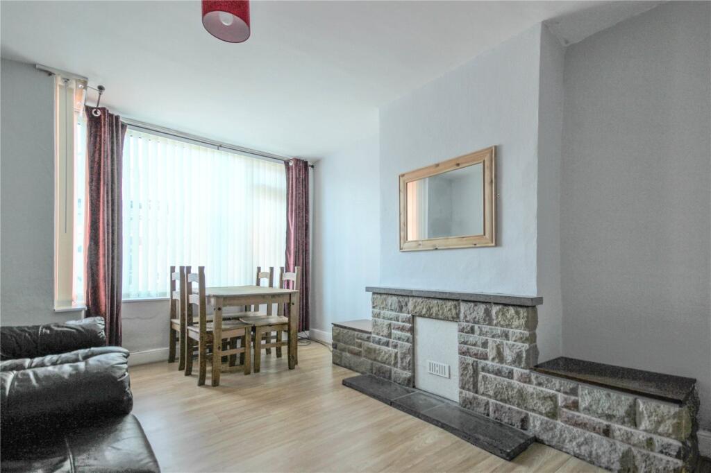 4 bed Mid Terraced House for rent in Bristol. From CJ Hole - Bishopston