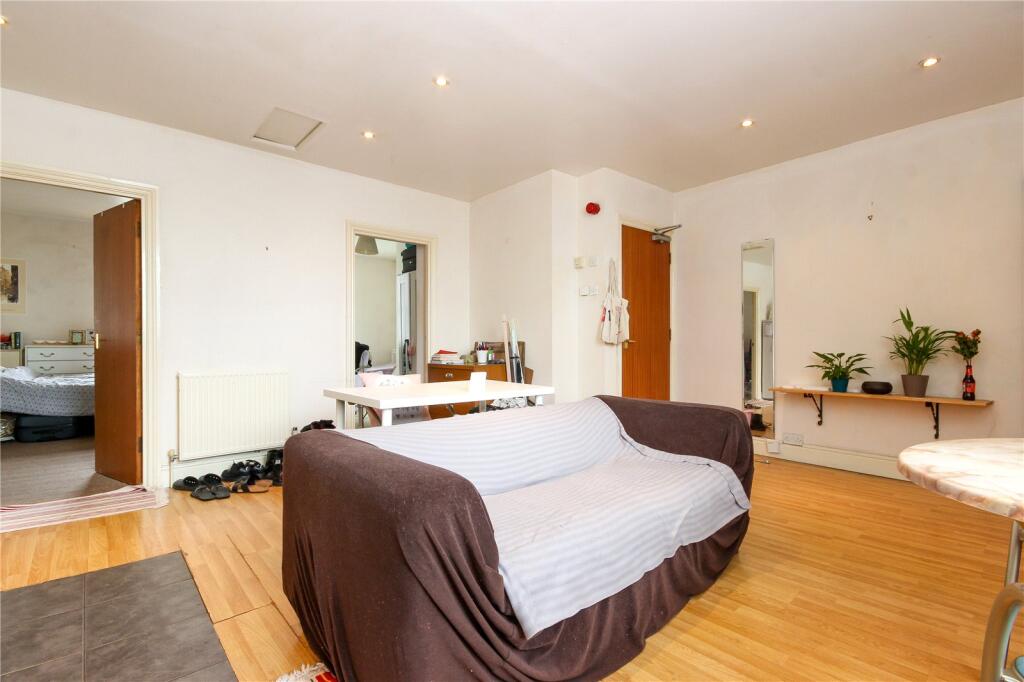 2 bed Apartment for rent in Bristol. From CJ Hole - Bishopston
