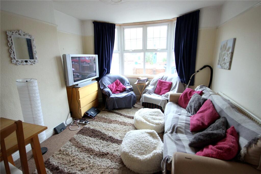 4 bed Mid Terraced House for rent in Bristol. From CJ Hole - Bishopston