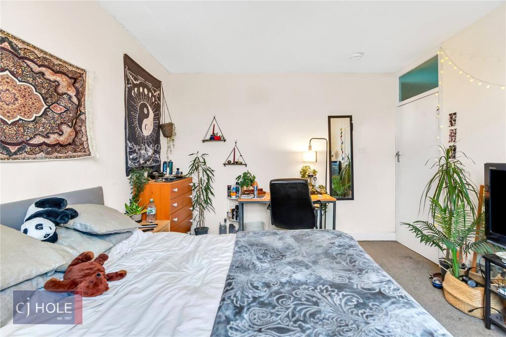 4 bed Mid Terraced House for rent in Bristol. From CJ Hole - Bishopston