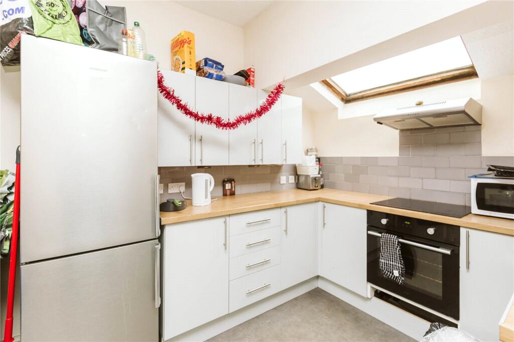 5 bed Mid Terraced House for rent in Bristol. From CJ Hole - Bishopston