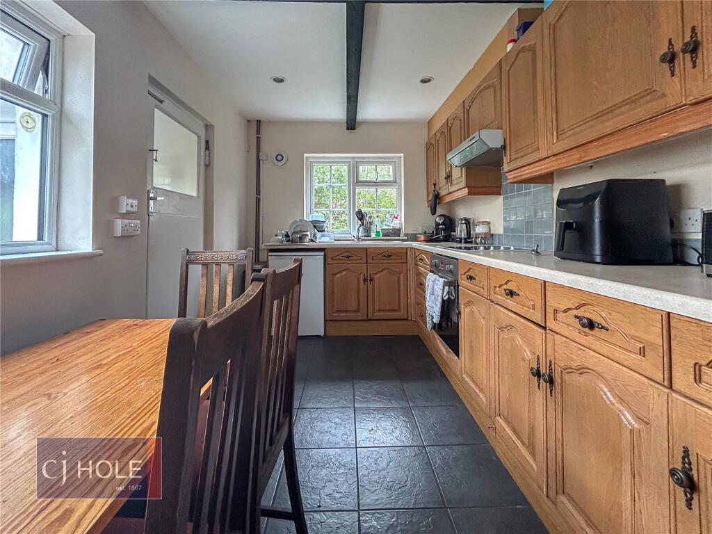 4 bed End of Terrace for rent in Bristol. From CJ Hole - Bishopston