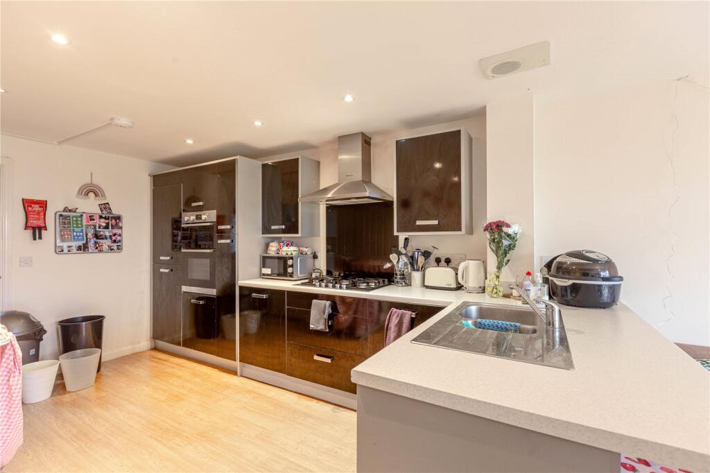 4 bed End of Terrace for rent in Bristol. From CJ Hole - Bishopston 4 bed End of Terrace for rent in Bristol. From CJ Hole - Bishopston