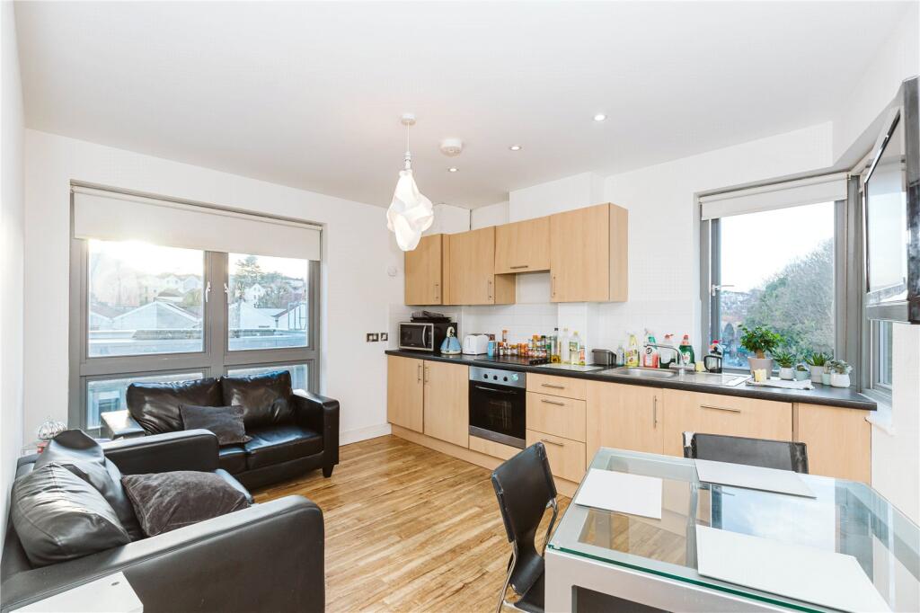 3 bed Apartment for rent in Bristol. From CJ Hole - Bishopston
