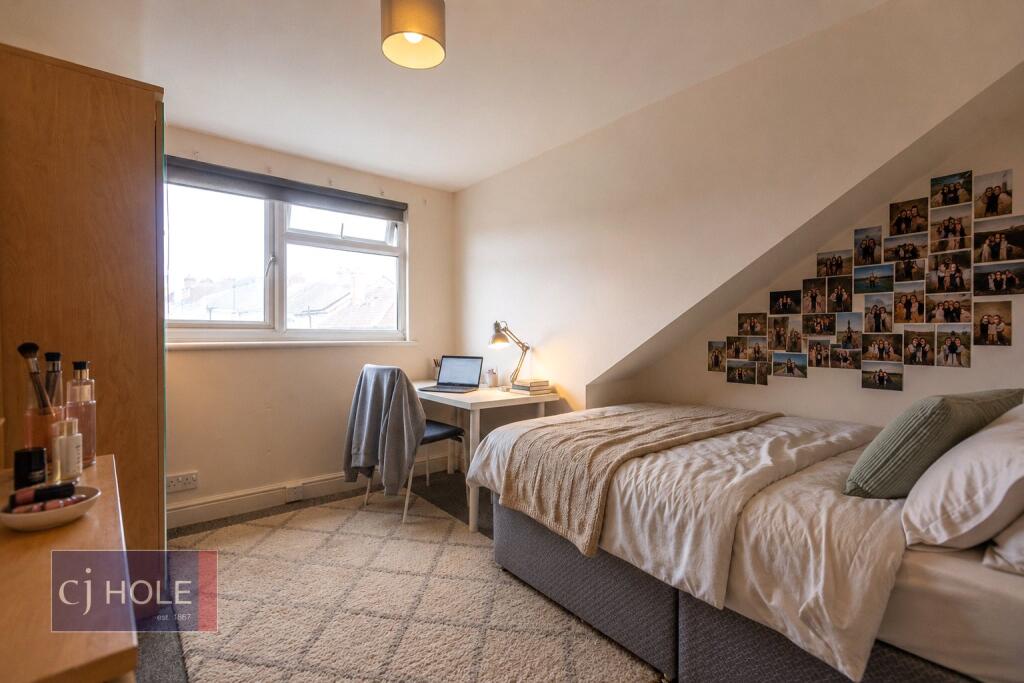 5 bed Mid Terraced House for rent in Bristol. From CJ Hole - Bishopston 5 bed Mid Terraced House for rent in Bristol. From CJ Hole - Bishopston