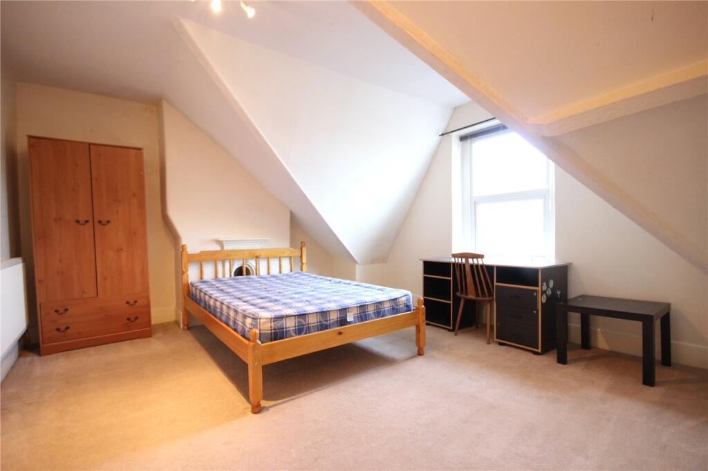 8 bed Mid Terraced House for rent in Bristol. From CJ Hole - Bishopston 8 bed Mid Terraced House for rent in Bristol. From CJ Hole - Bishopston