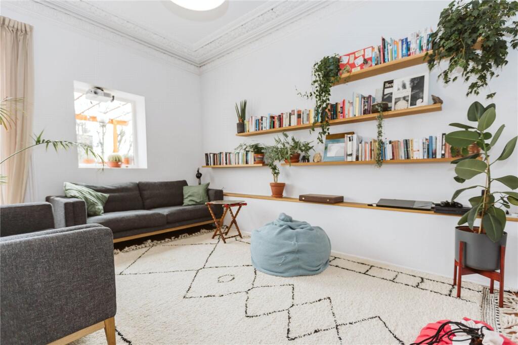 2 bed Apartment for rent in Bristol. From CJ Hole - Bishopston