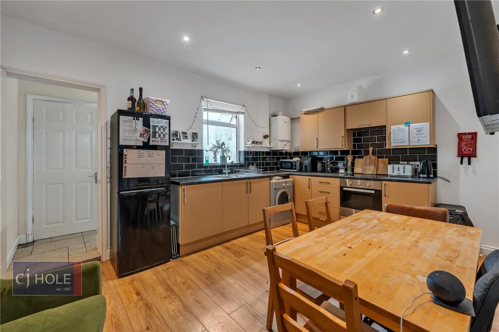 4 bed Mid Terraced House for rent in Bristol. From CJ Hole - Bishopston