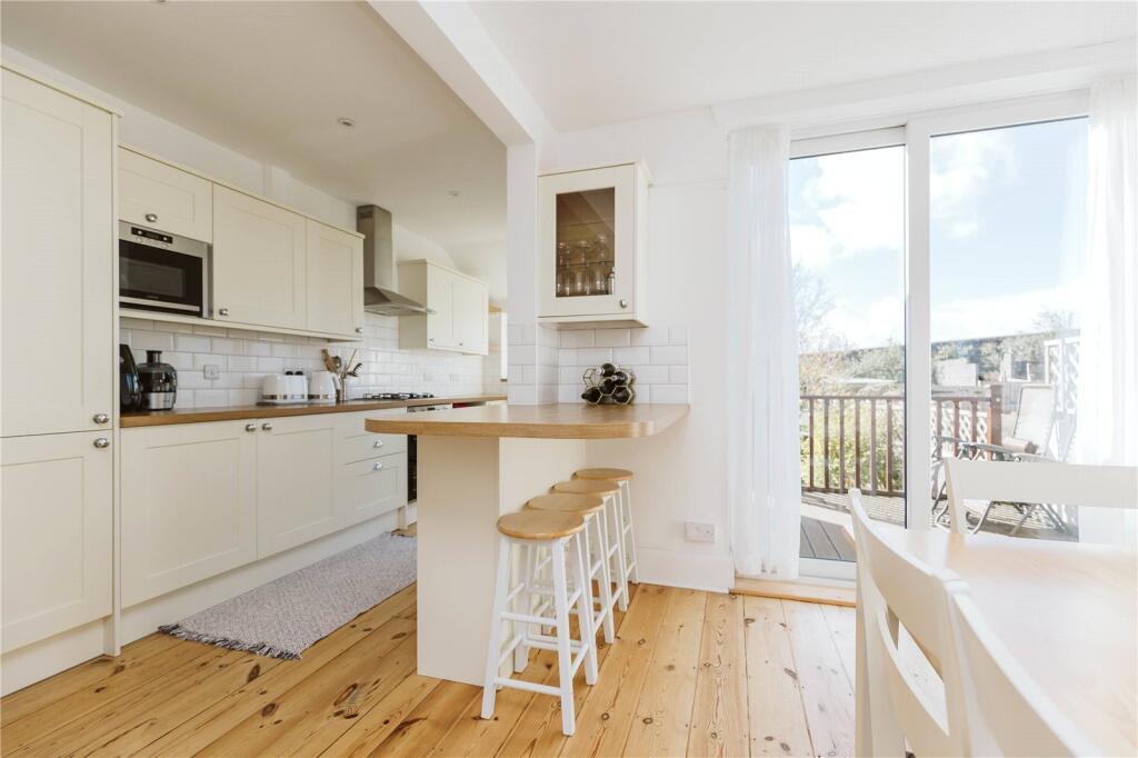 3 bed Mid Terraced House for rent in Bristol. From CJ Hole - Bishopston 3 bed Mid Terraced House for rent in Bristol. From CJ Hole - Bishopston