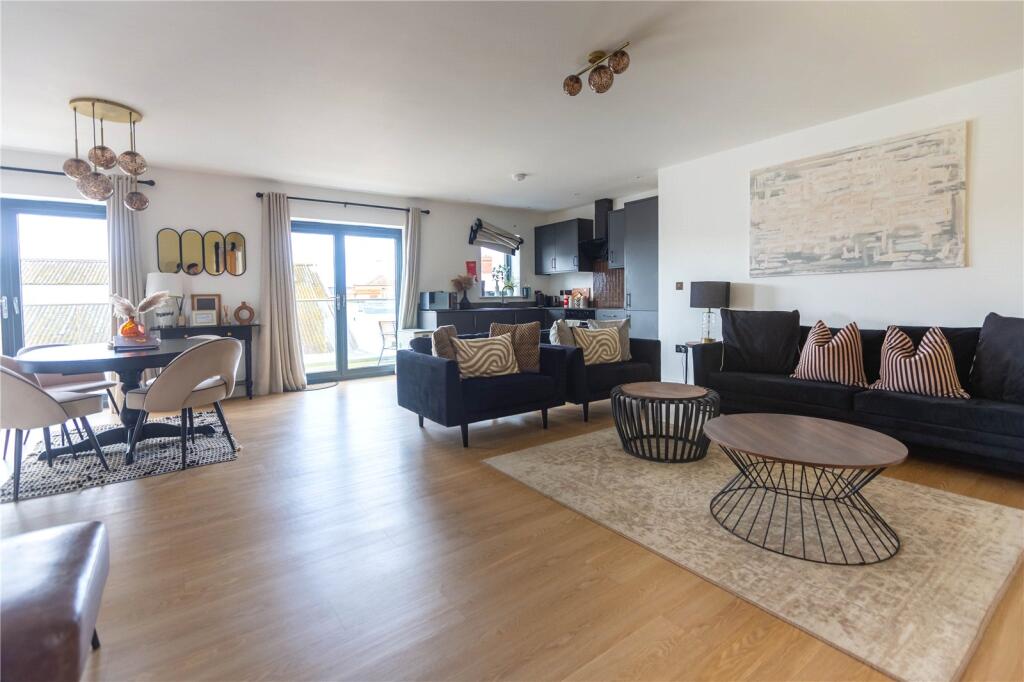 2 bed Penthouse for rent in Bristol. From CJ Hole - Bishopston