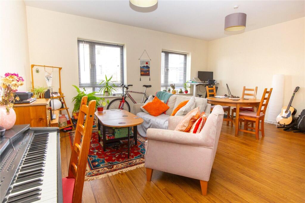 2 bed Apartment for rent in Bristol. From CJ Hole - Bishopston