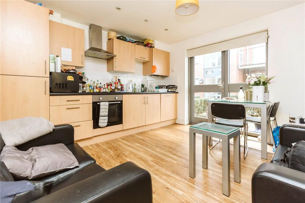 3 bed Apartment for rent in Bristol. From CJ Hole - Bishopston