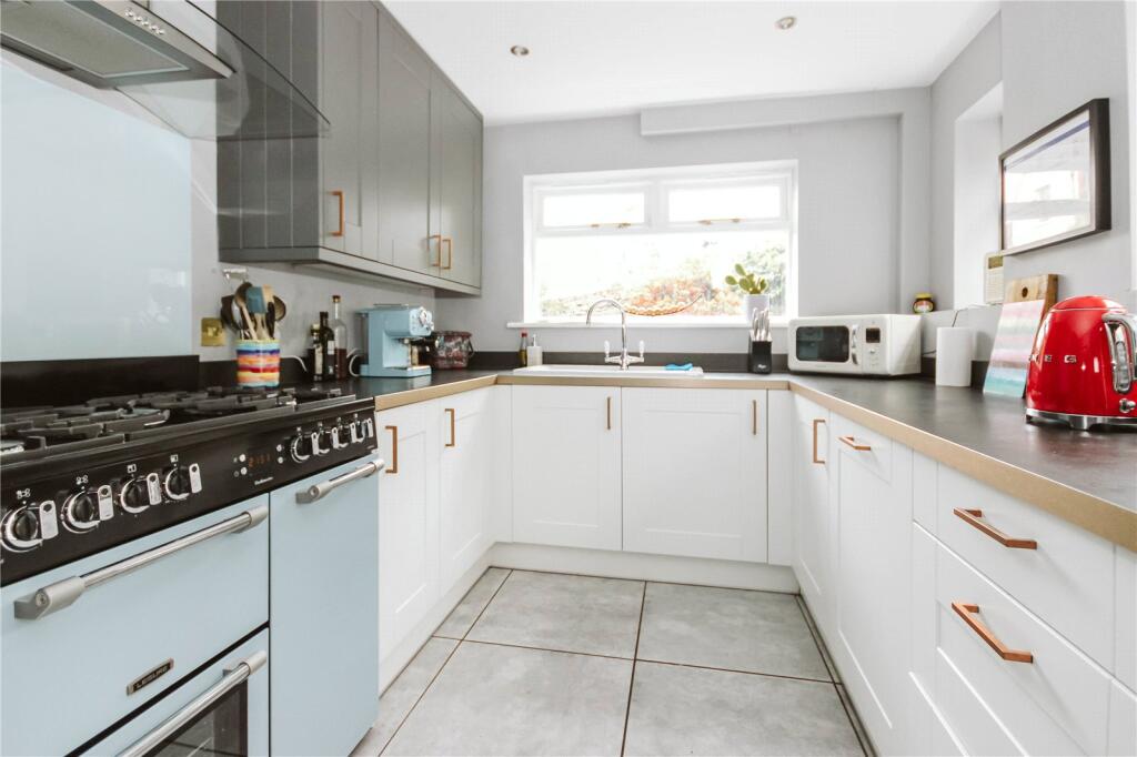 3 bed Mid Terraced House for rent in Bristol. From CJ Hole - Bishopston