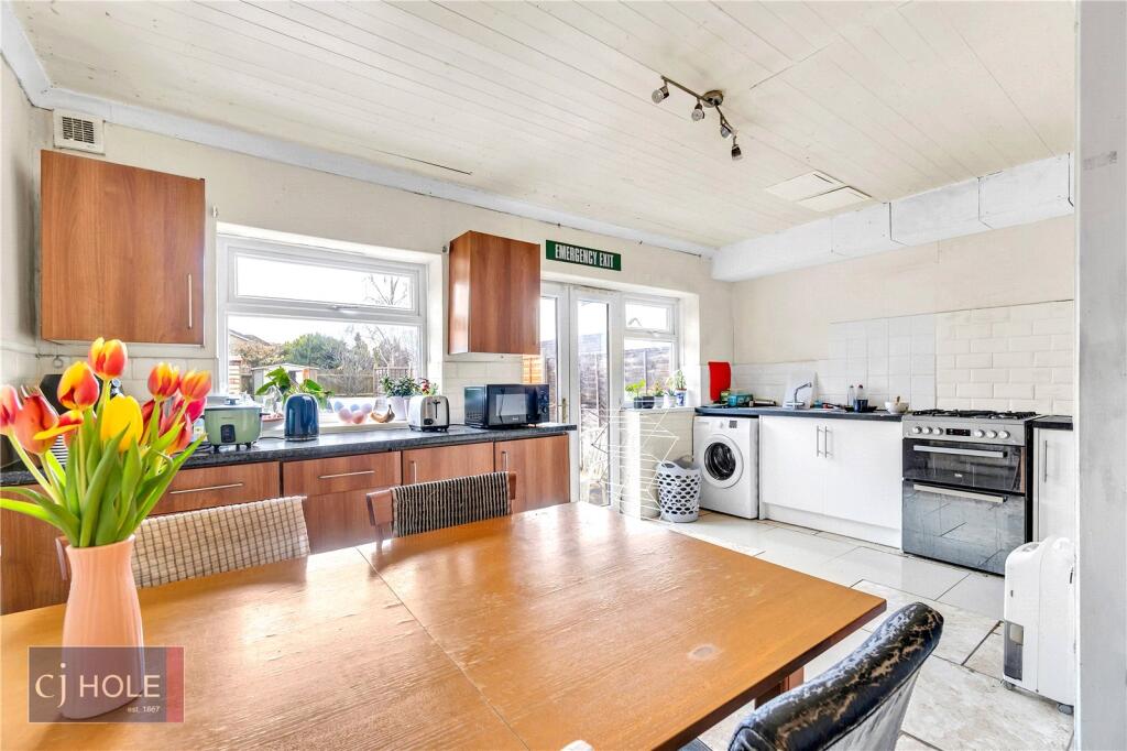 1 bed Mid Terraced House for rent in Bristol. From CJ Hole - Bishopston