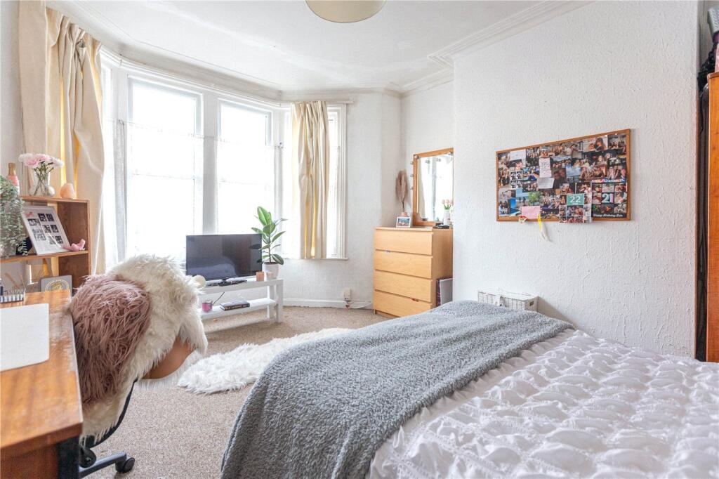 4 bed Mid Terraced House for rent in Filton. From CJ Hole - Bishopston