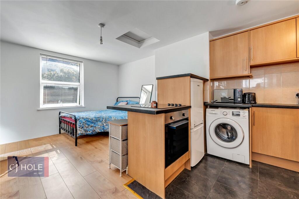 4 bed Studio for rent in Bristol. From CJ Hole - Bishopston 4 bed Studio for rent in Bristol. From CJ Hole - Bishopston