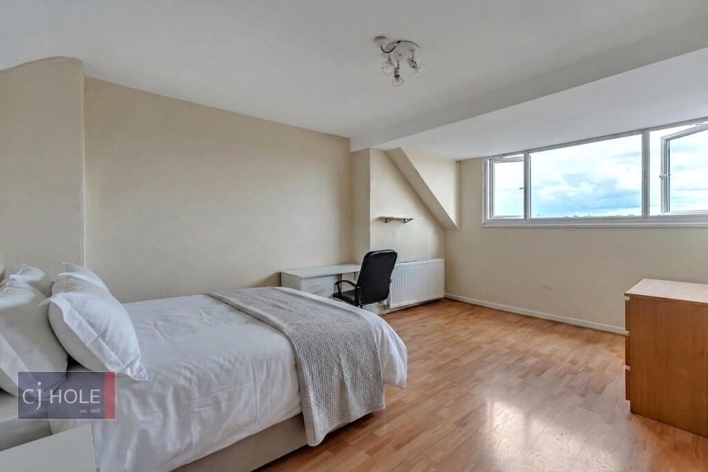 6 bed Mid Terraced House for rent in Bristol. From CJ Hole - Bishopston 6 bed Mid Terraced House for rent in Bristol. From CJ Hole - Bishopston