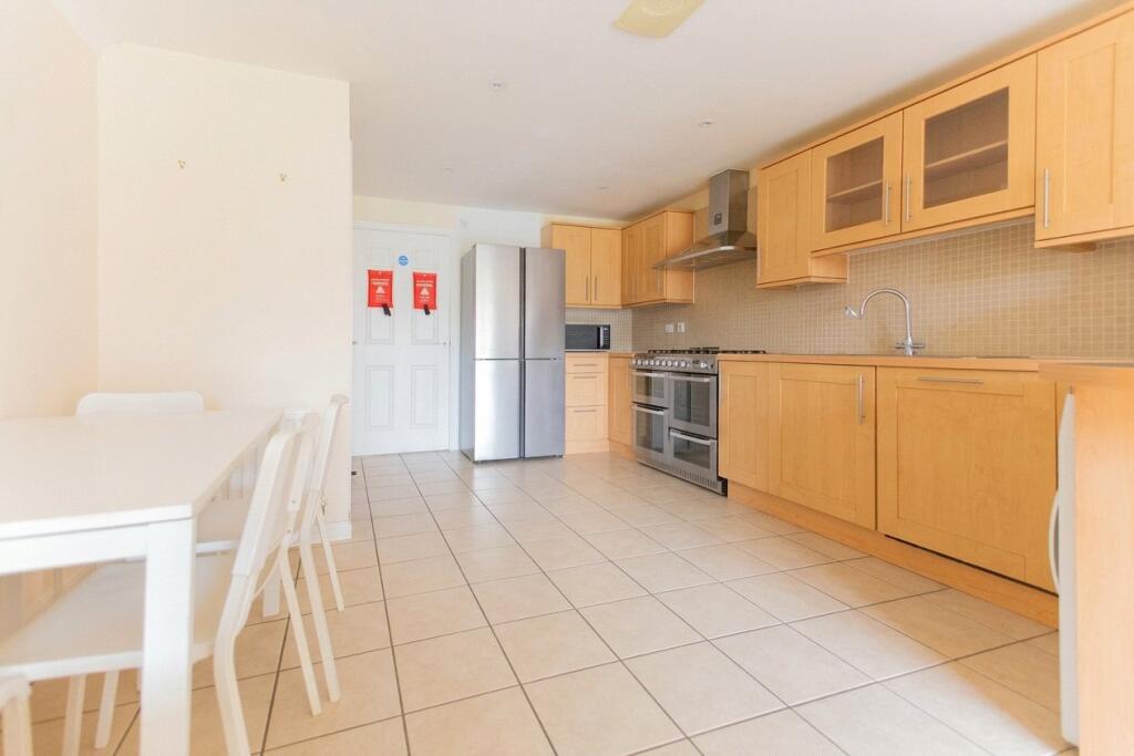 4 bed Mid Terraced House for rent in Bristol. From CJ Hole - Bishopston 4 bed Mid Terraced House for rent in Bristol. From CJ Hole - Bishopston