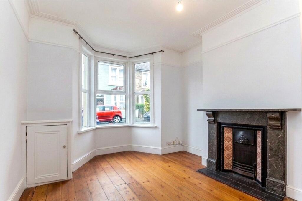 3 bed Mid Terraced House for rent in Bristol. From CJ Hole - Bishopston 3 bed Mid Terraced House for rent in Bristol. From CJ Hole - Bishopston