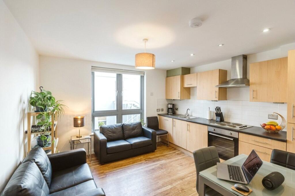 4 bed Apartment for rent in Bristol. From CJ Hole - Bishopston