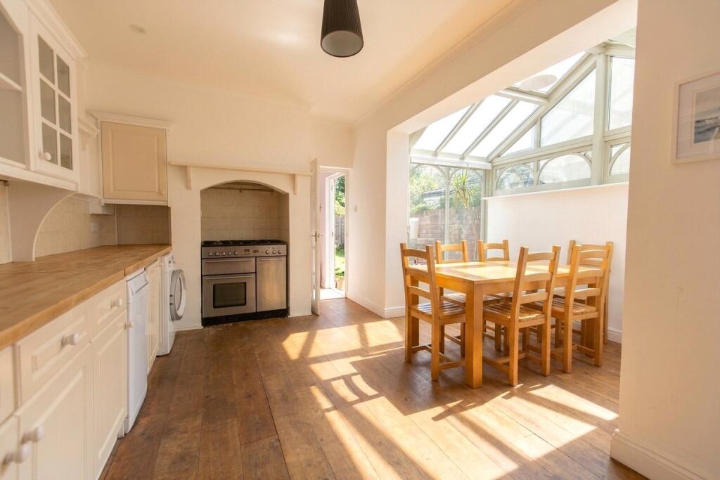 6 bed Mid Terraced House for rent in Bristol. From CJ Hole - Bishopston 6 bed Mid Terraced House for rent in Bristol. From CJ Hole - Bishopston