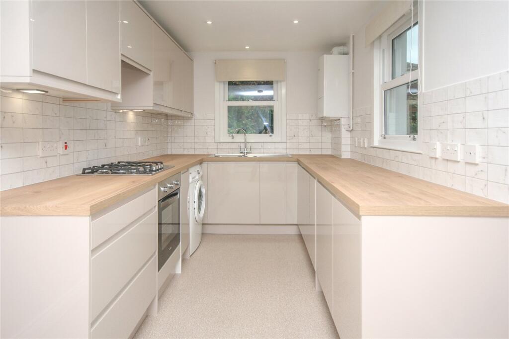 2 bed Mid Terraced House for rent in Cheltenham. From CJ Hole - Cheltenham