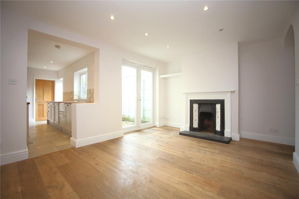 3 bed Mid Terraced House for rent in Prestbury. From CJ Hole - Cheltenham 3 bed Mid Terraced House for rent in Prestbury. From CJ Hole - Cheltenham