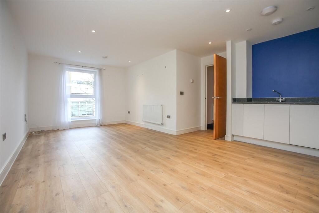 2 bed Apartment for rent in Cheltenham. From CJ Hole - Cheltenham