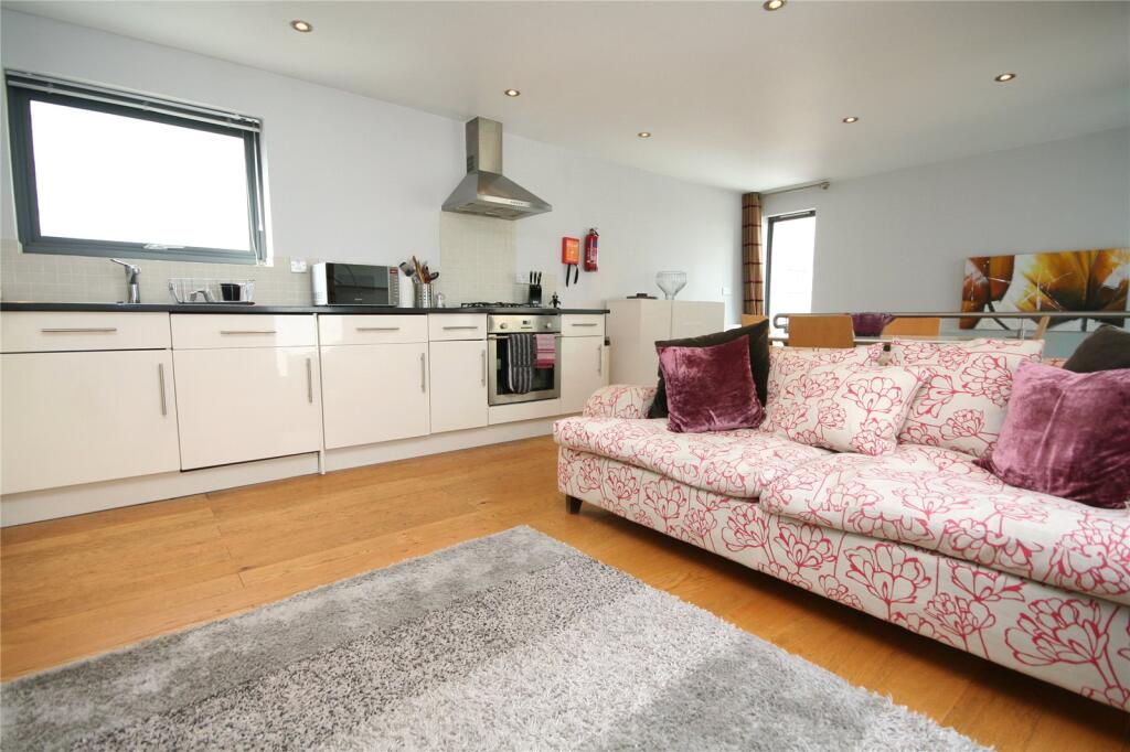 2 bed Detached for rent in Prestbury. From CJ Hole - Cheltenham 2 bed Detached for rent in Prestbury. From CJ Hole - Cheltenham