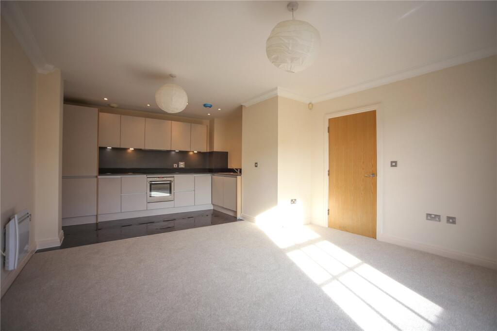 2 bed Apartment for rent in Cheltenham. From CJ Hole - Cheltenham