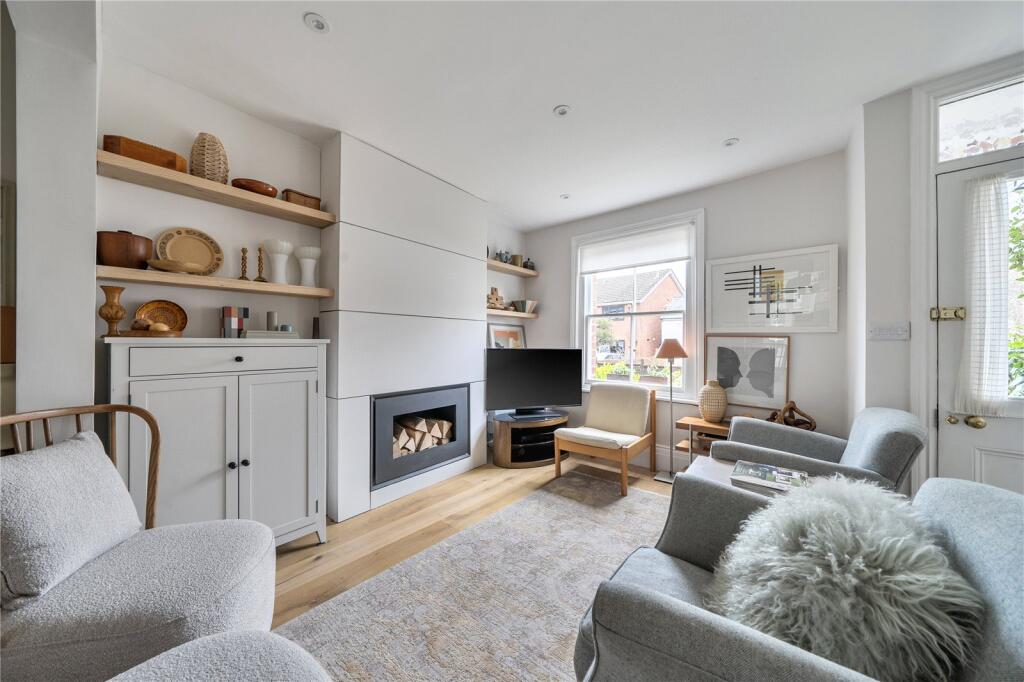 3 bed End of Terrace for rent in Leckhampton Hill. From CJ Hole - Cheltenham