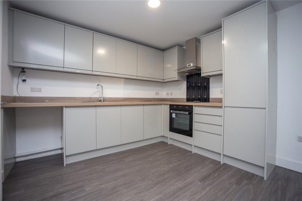 2 bed Apartment for rent in Prestbury. From CJ Hole - Cheltenham 2 bed Apartment for rent in Prestbury. From CJ Hole - Cheltenham