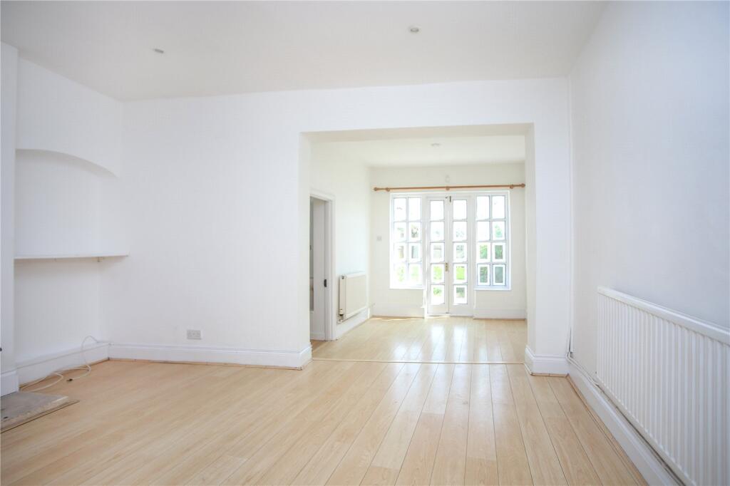 2 bed Mid Terraced House for rent in Cheltenham. From CJ Hole - Cheltenham