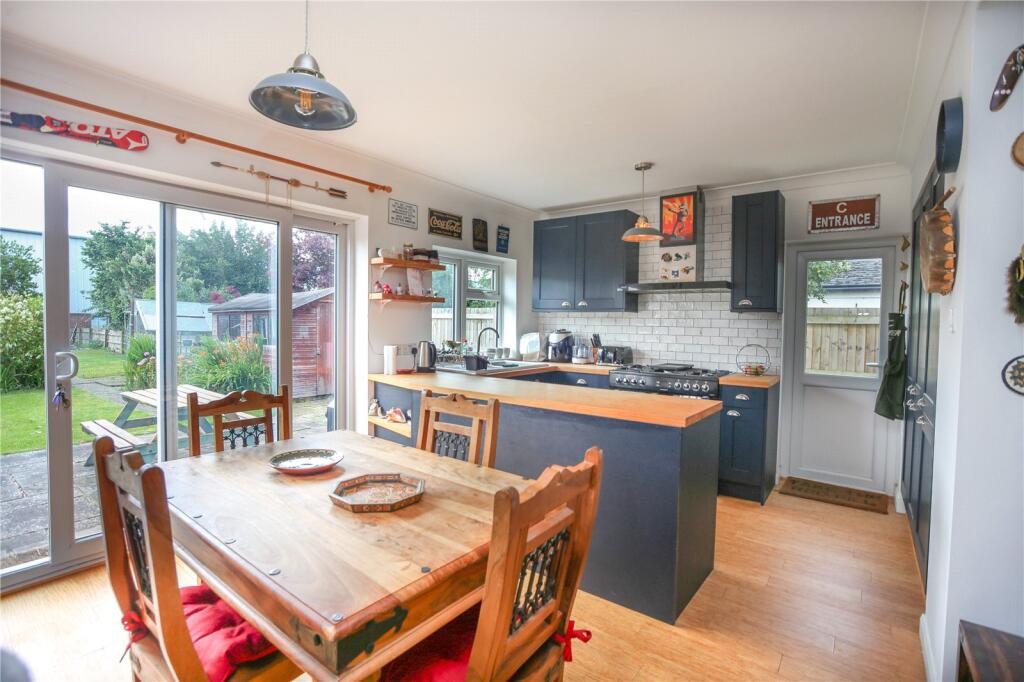 3 bed End of Terrace for rent in Swindon. From CJ Hole - Cheltenham