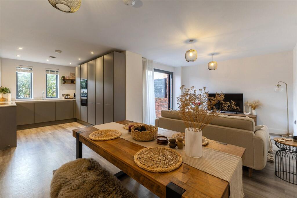 2 bed Apartment for rent in Cheltenham. From CJ Hole - Cheltenham