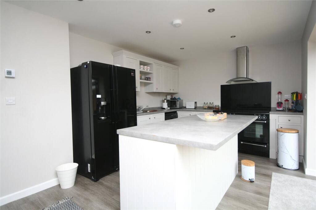 4 bed Semi Detached for rent in Leckhampton Hill. From CJ Hole - Cheltenham 4 bed Semi Detached for rent in Leckhampton Hill. From CJ Hole - Cheltenham