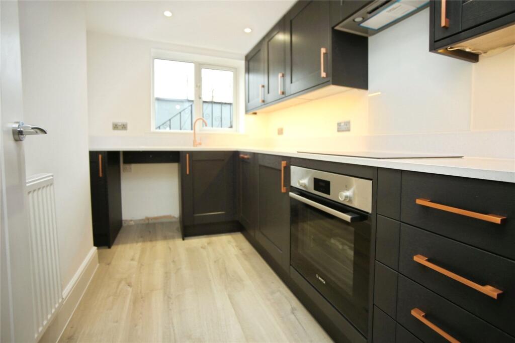 2 bed Apartment for rent in Prestbury. From CJ Hole - Cheltenham 2 bed Apartment for rent in Prestbury. From CJ Hole - Cheltenham